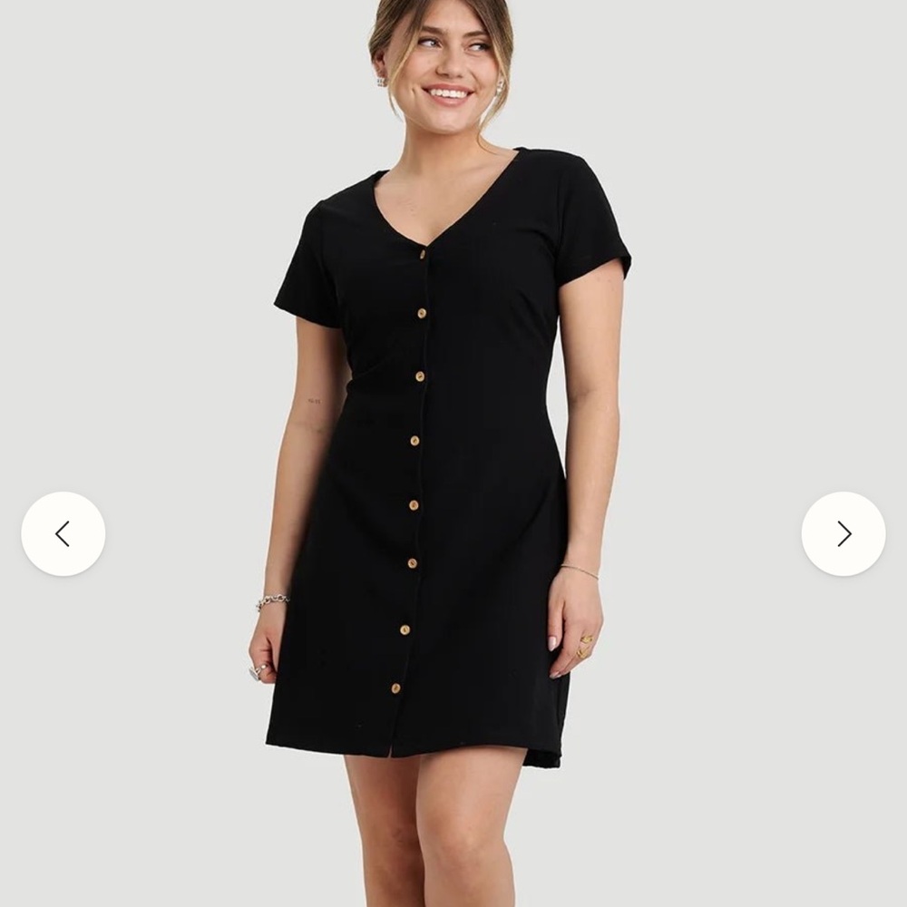 Oraki V-Neck Buttoned Dress with Lace-Up Back - Black